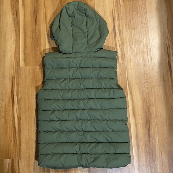 ❌SOLD❌ Boys puffer vest - Picture 5 of 7